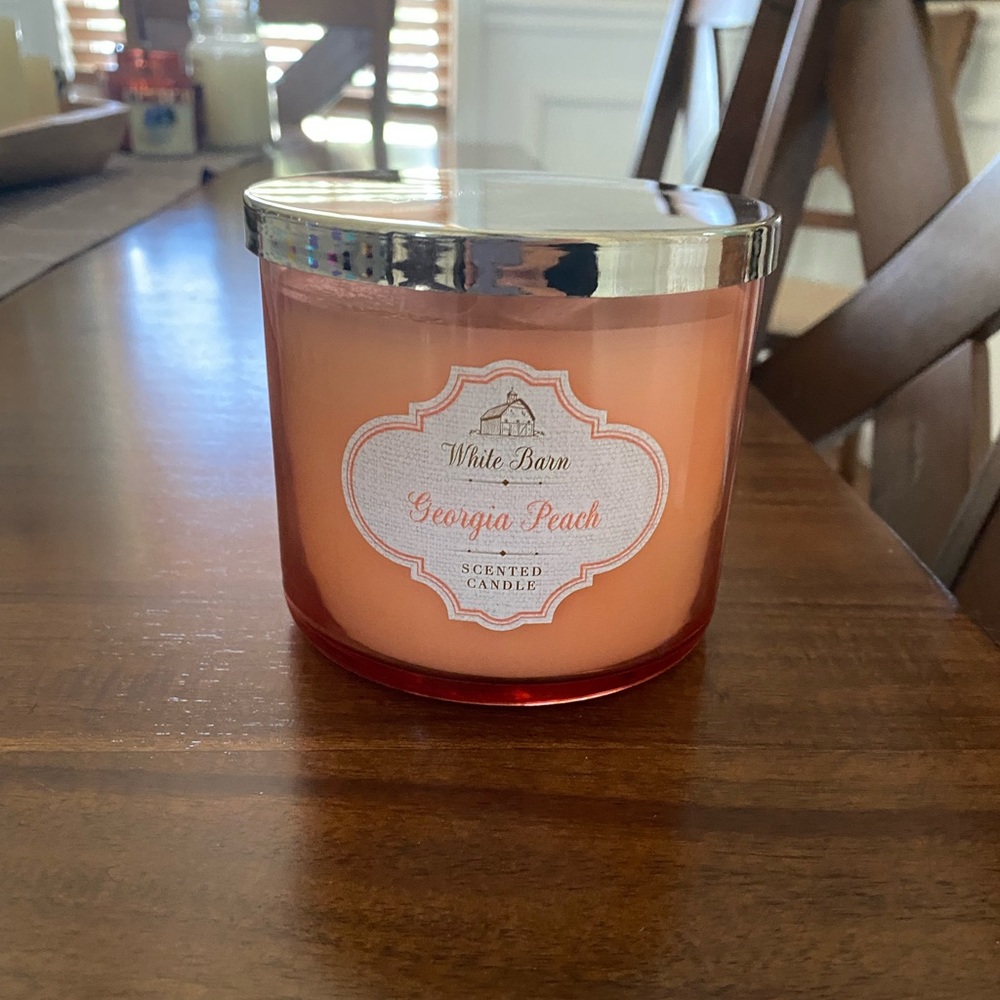 Bath & Body Works 3 wick White Barn candle